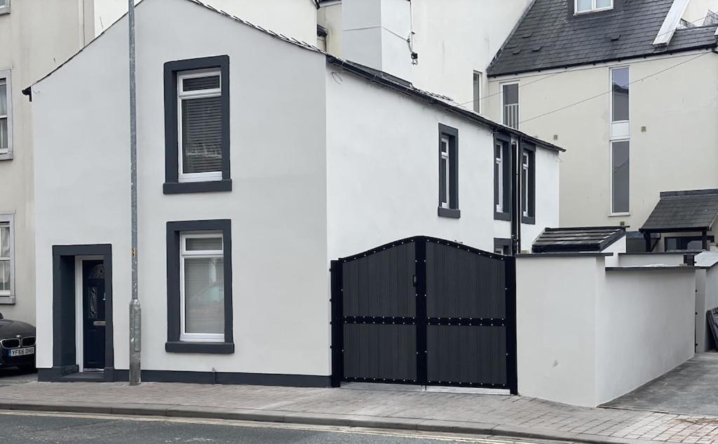 Quirky Cottage In The Centre Of Penrith With A Hot Tub Екстериор снимка